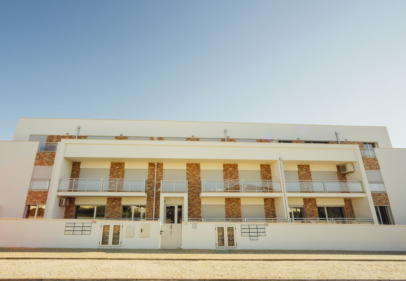 Apartamento alugar arrendar férias familia praia piscina cozinha equipada garagem SCH Casas de Férias 