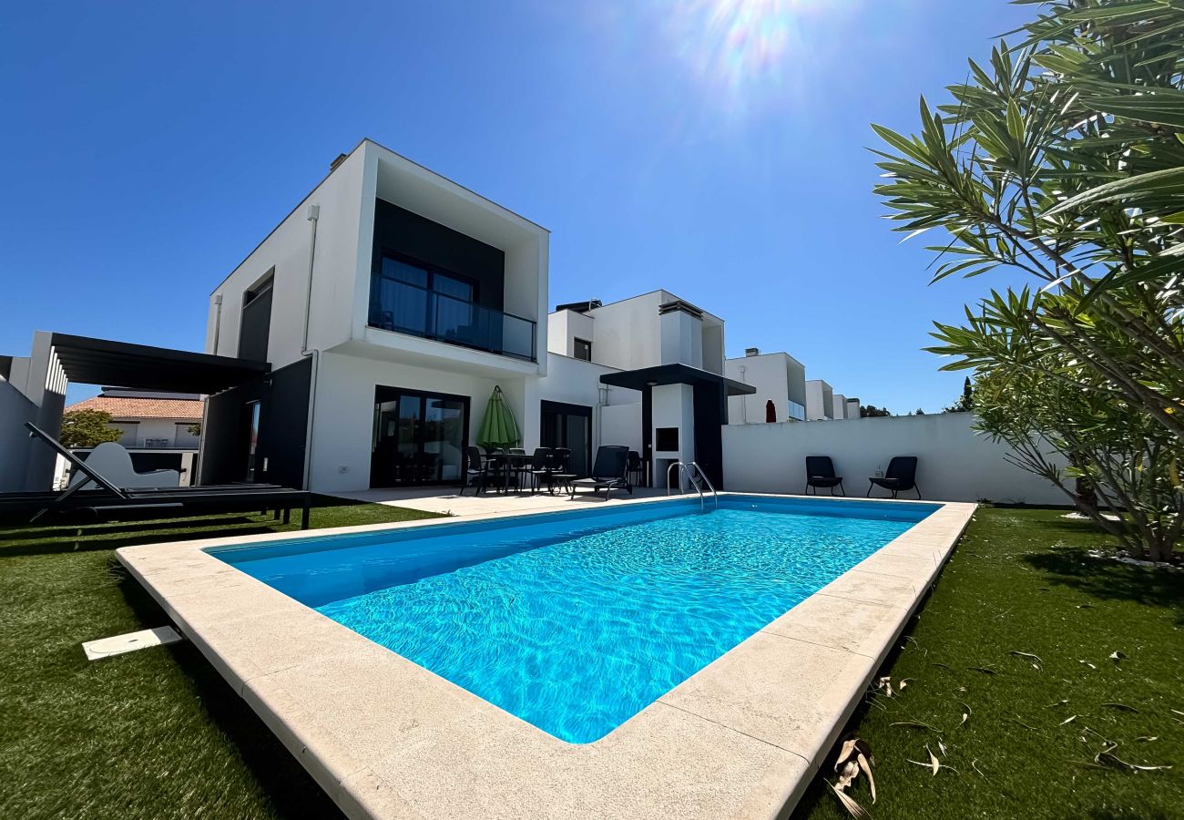 Villa em Salir do Porto - Estrela de Salir  - Villa de Férias com Piscina Privada By SCH