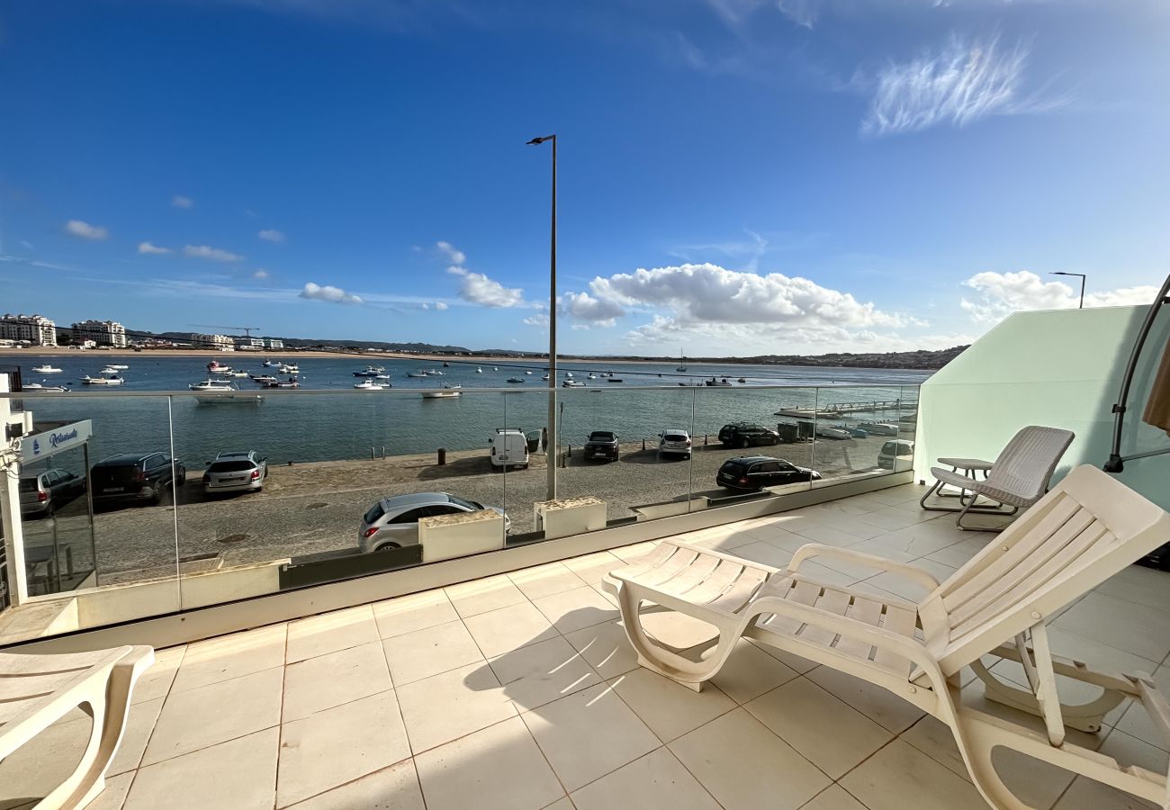 Apartamento em São Martinho do Porto - Cais J - Apartamento para Férias com vista Mar By SCH