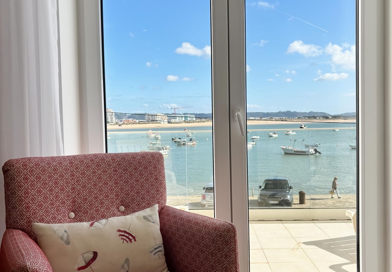 Apartamento em São Martinho do Porto - Cais J - Apartamento para Férias com vista Mar By SCH