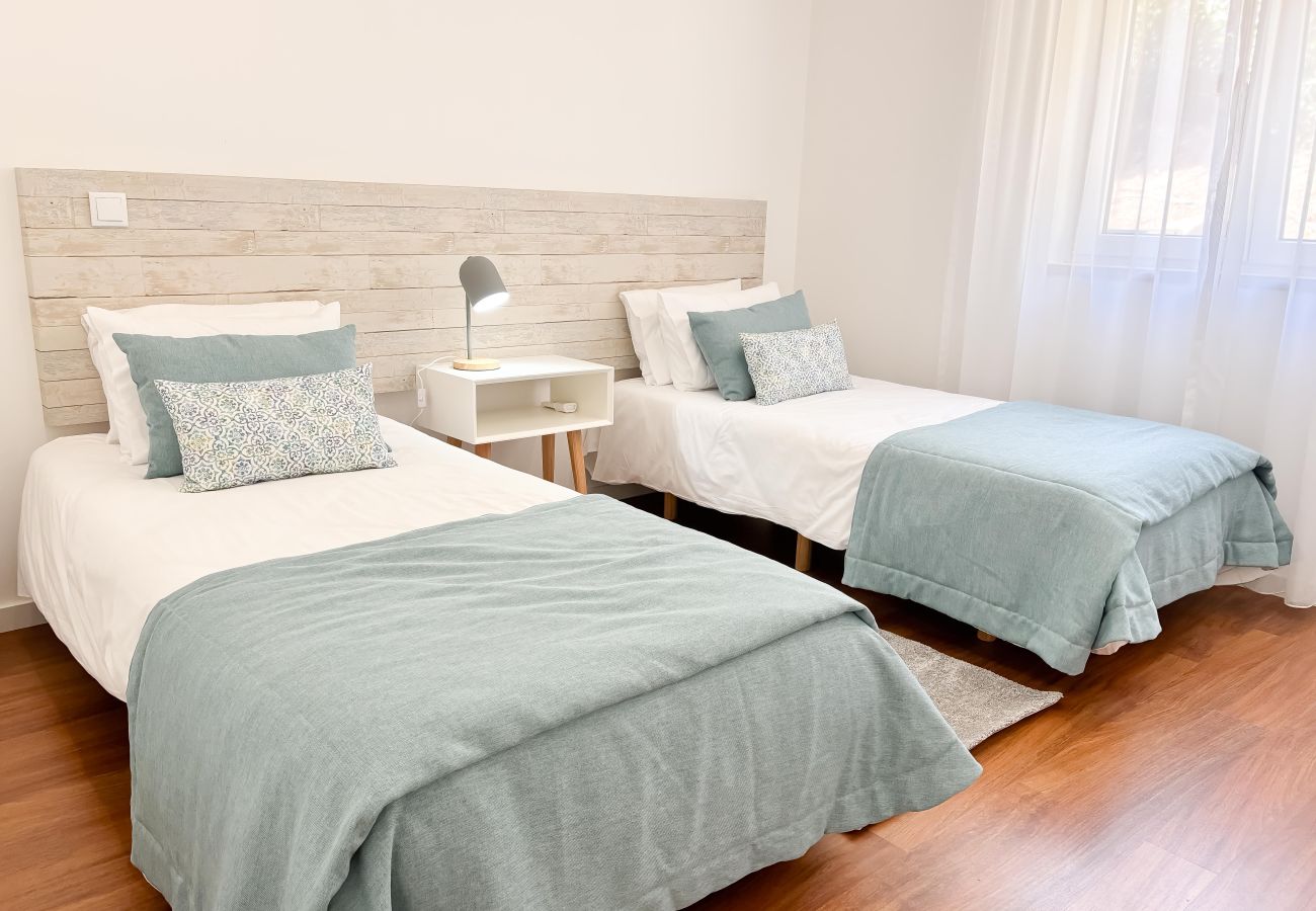 Apartamento em São Martinho do Porto - Cais J - Apartamento para Férias com vista Mar By SCH