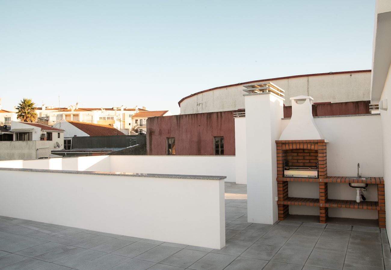 Appartement T2,piscine,situé au centre, près de Praia da Norte, Nazaré