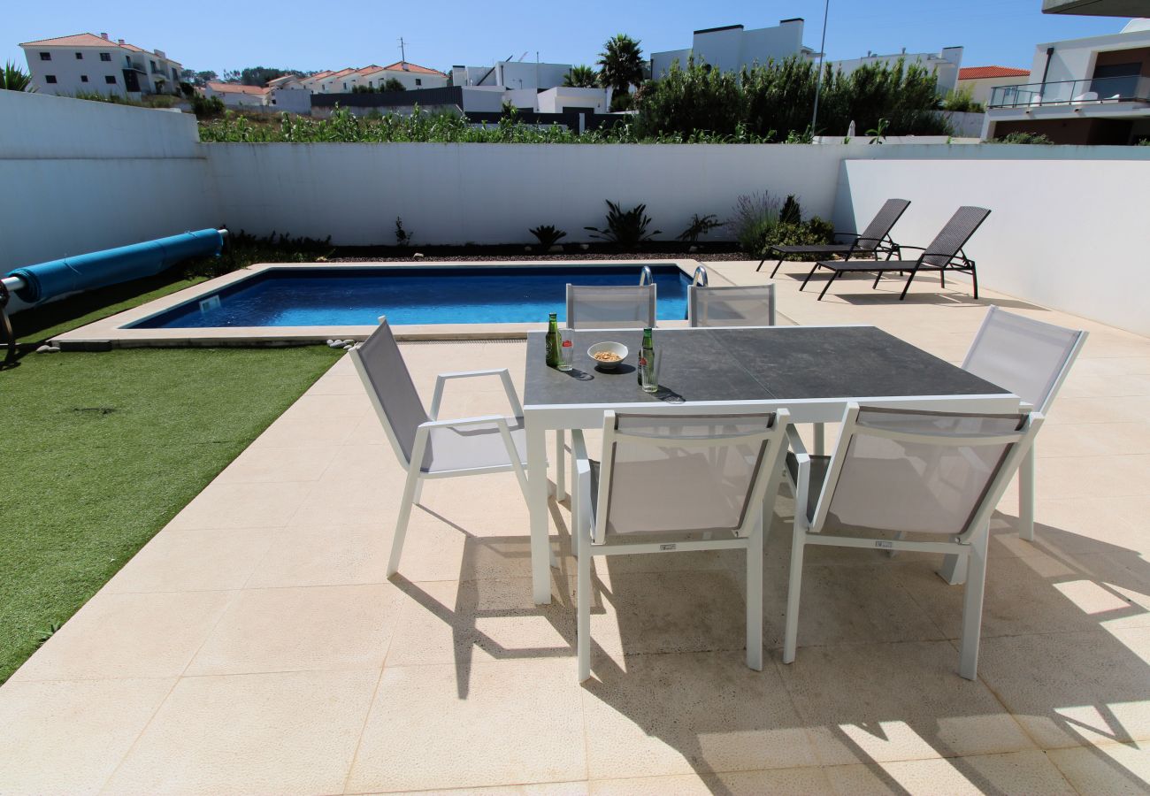 Villa a Salir do Porto - Casa da Praia - Villa de Férias com Piscina Privada da SCH