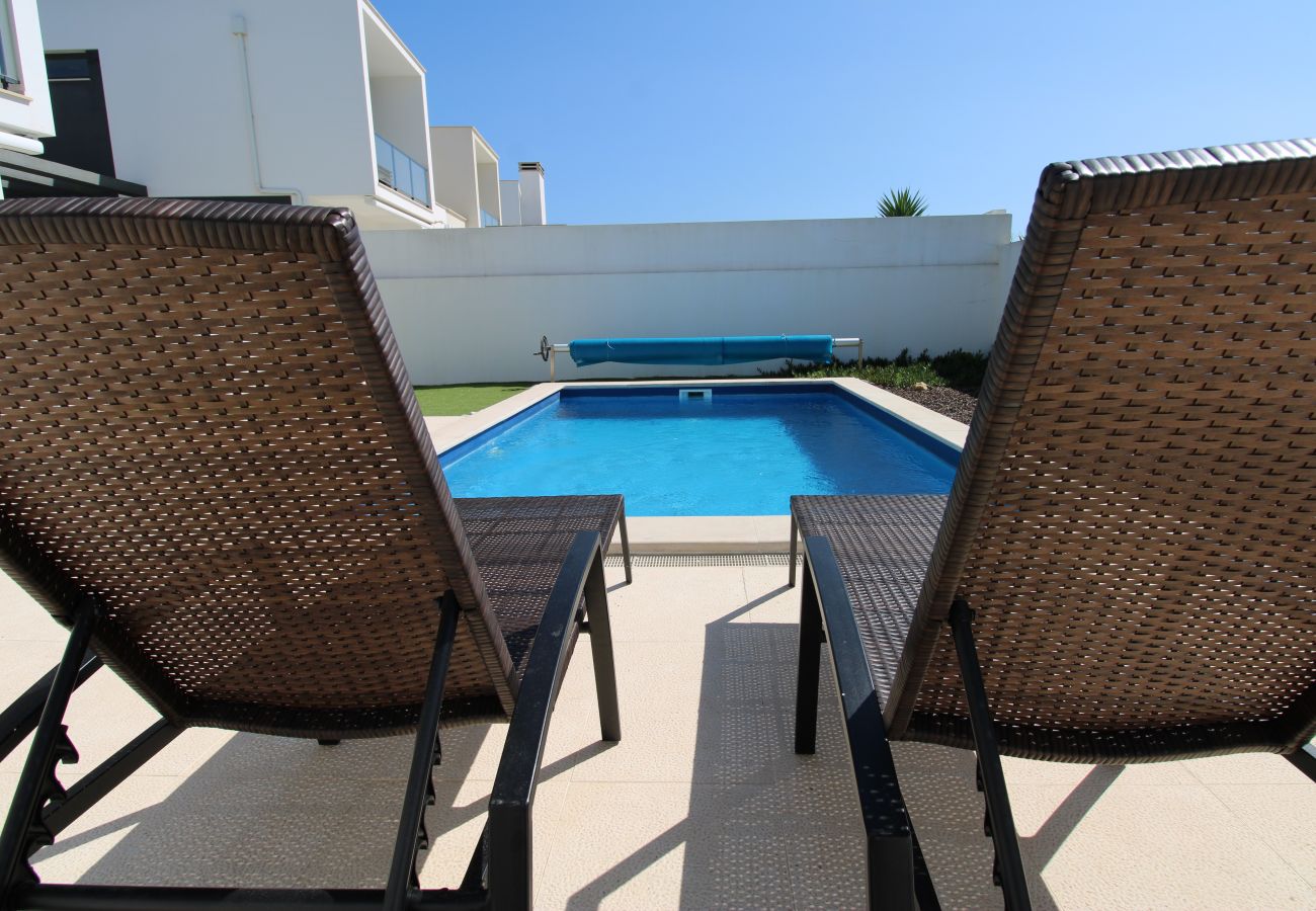 Villa a Salir do Porto - Casa da Praia - Villa de Férias com Piscina Privada By SCH