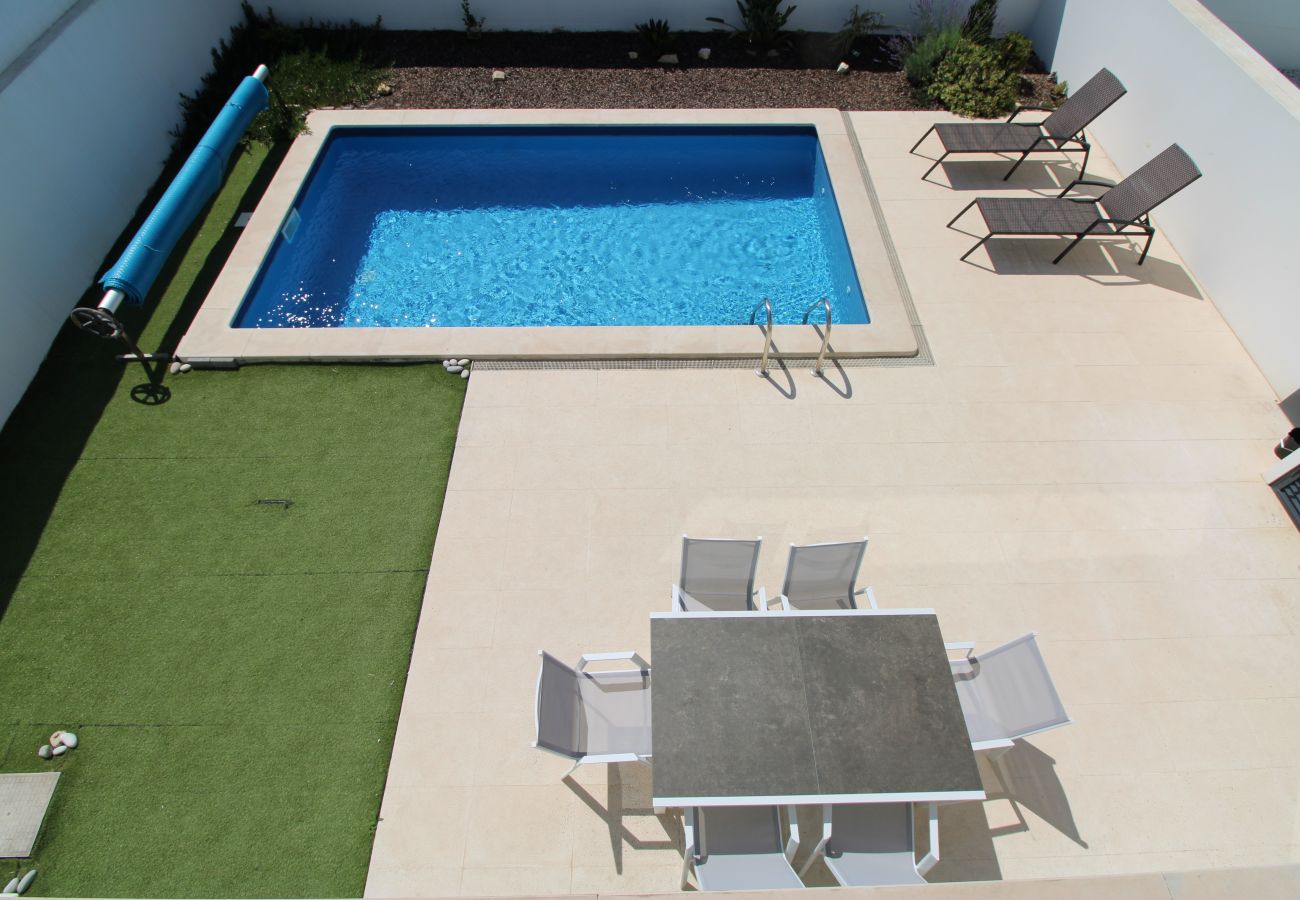 Villa a Salir do Porto - Casa da Praia - Villa de Férias com Piscina Privada da SCH