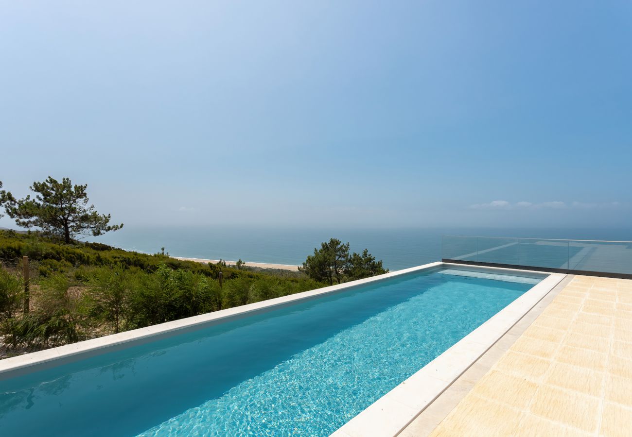 Villa a Famalicão - Casa Berlenga - Villa de Férias com Piscina Privada e Vista para o Mar da SCH